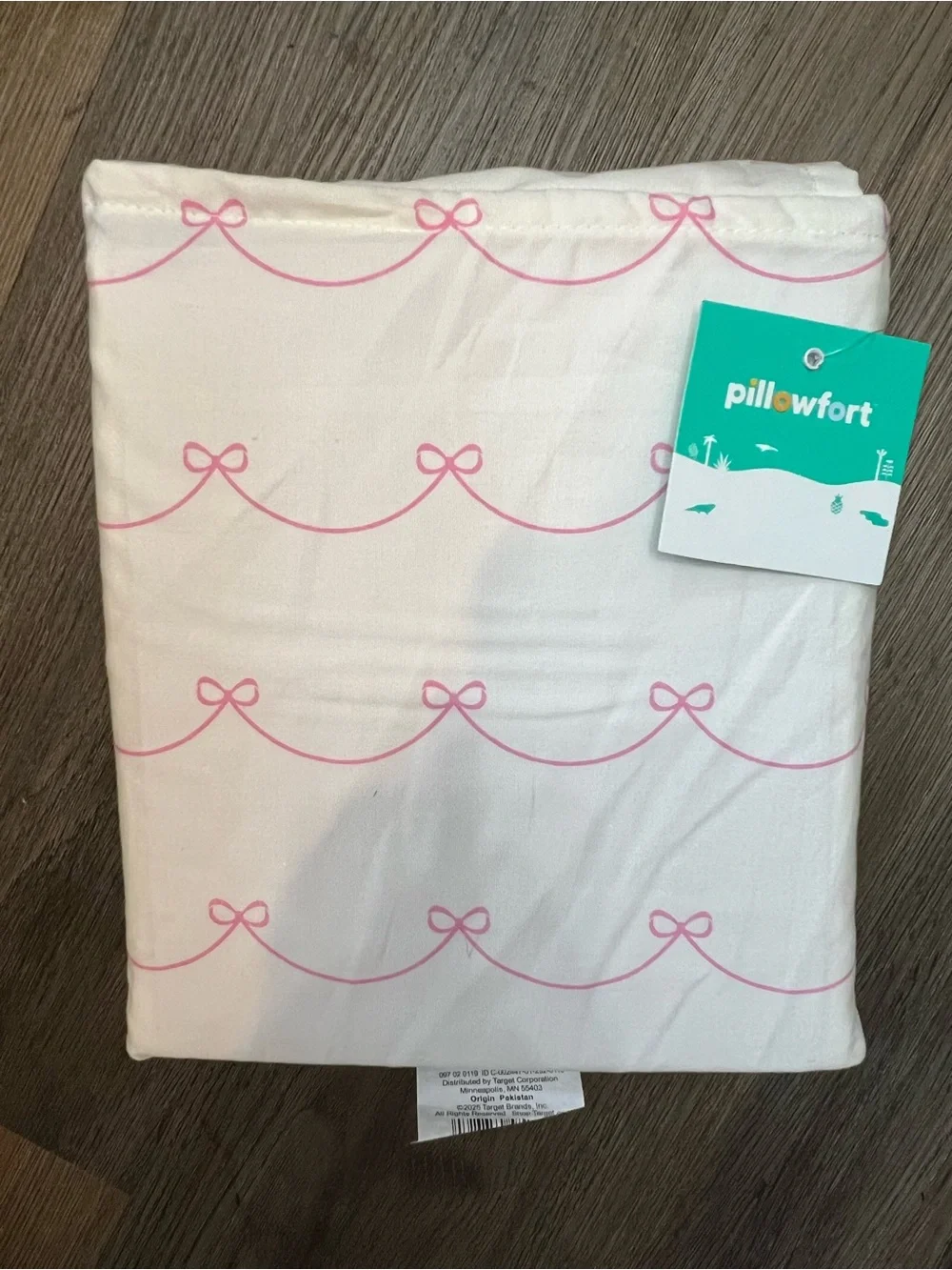 Pillowfort White Sheet with Pink Bow Scallop Print